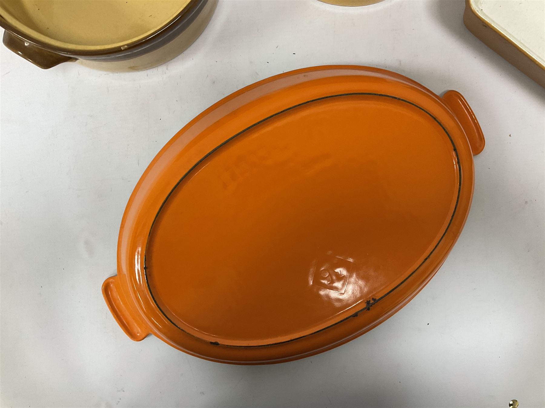 Le Creuset orange enamelled cast iron twin handled oval dish - Image 2 of 4