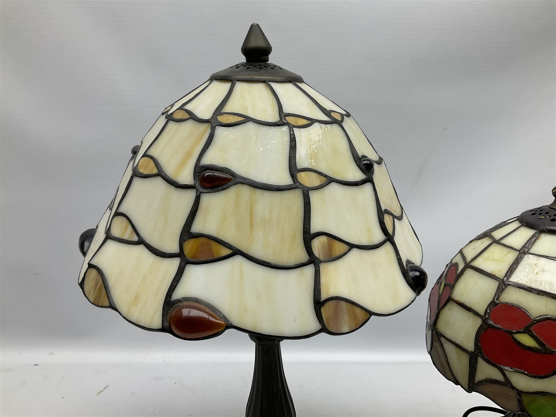 Two Tiffany style table lamps - Image 3 of 4