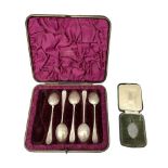 Five hallmarked silver spoons hallmarked London 1898