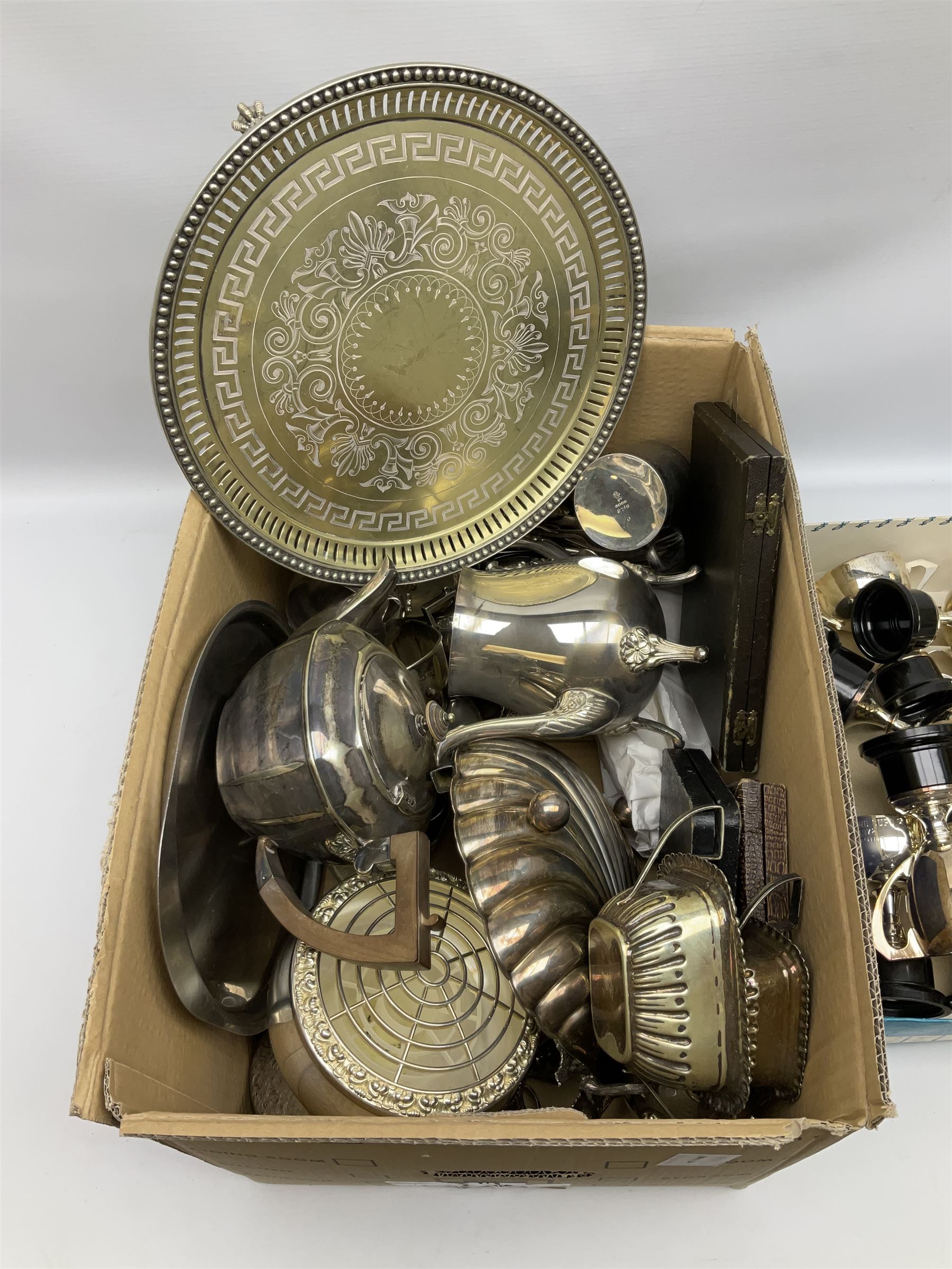 Quantity of silver plated to include tow teapots - Image 2 of 4