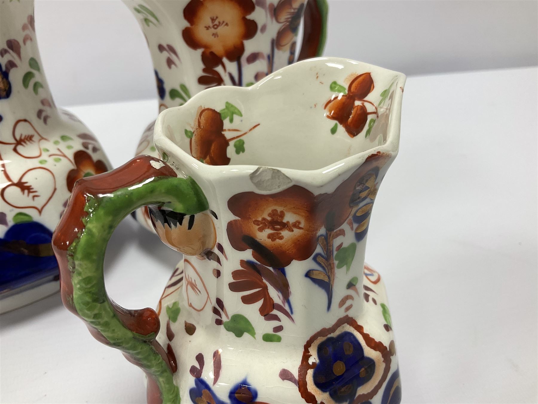 Graduated set of three early 20th Century imari pattern jug by Allertons - Image 3 of 4