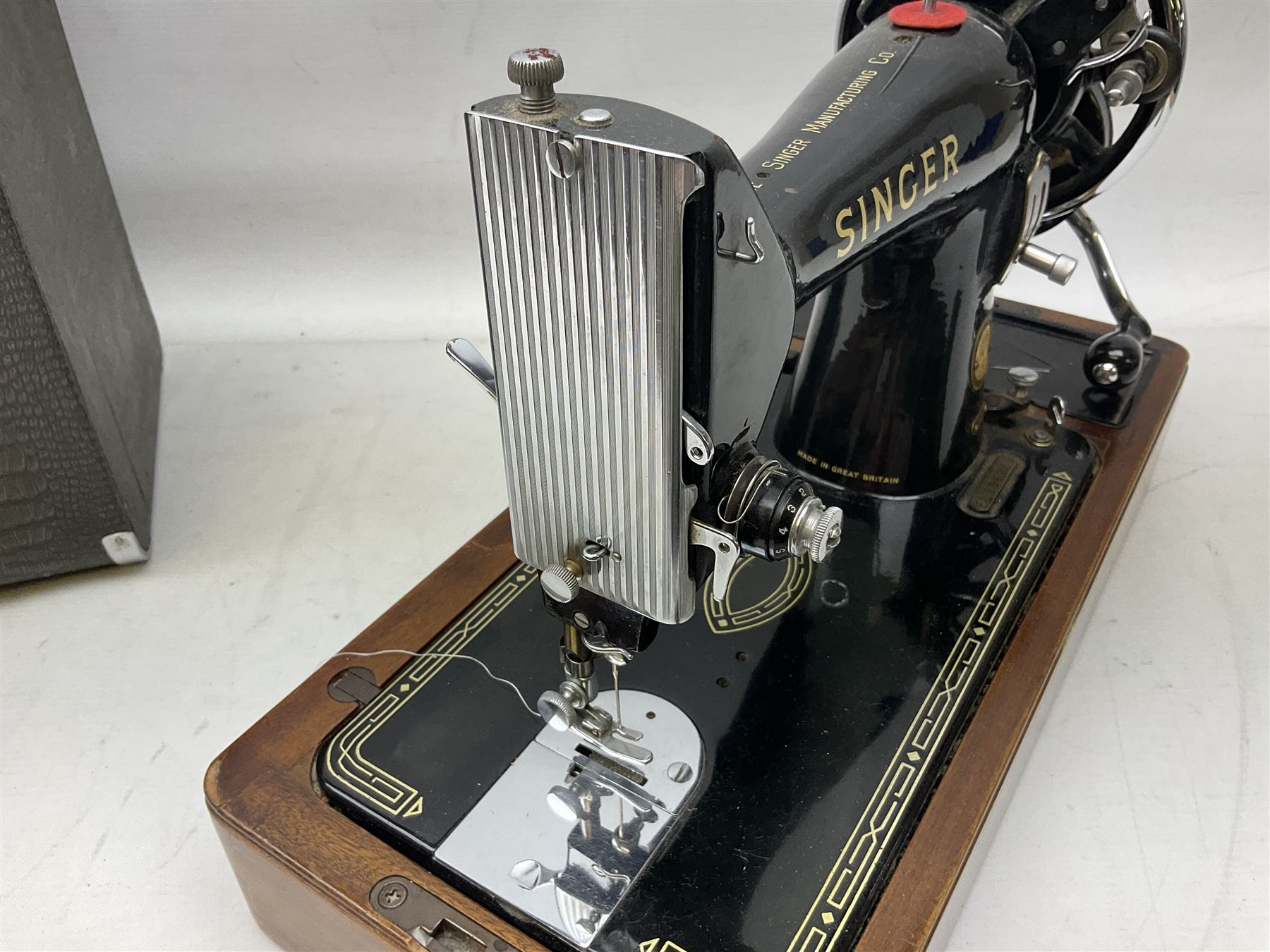 Cased Singer '99K' sewing machine - Image 5 of 6