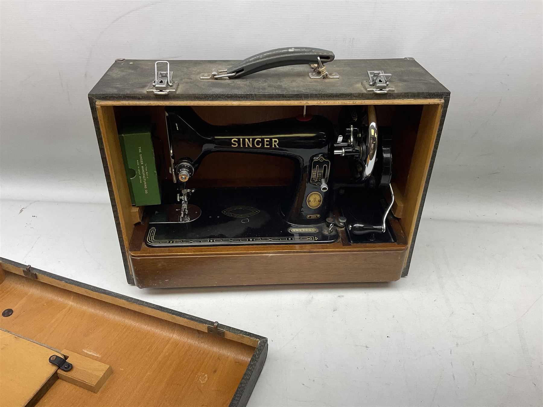 Cased Singer '99K' sewing machine - Image 6 of 6