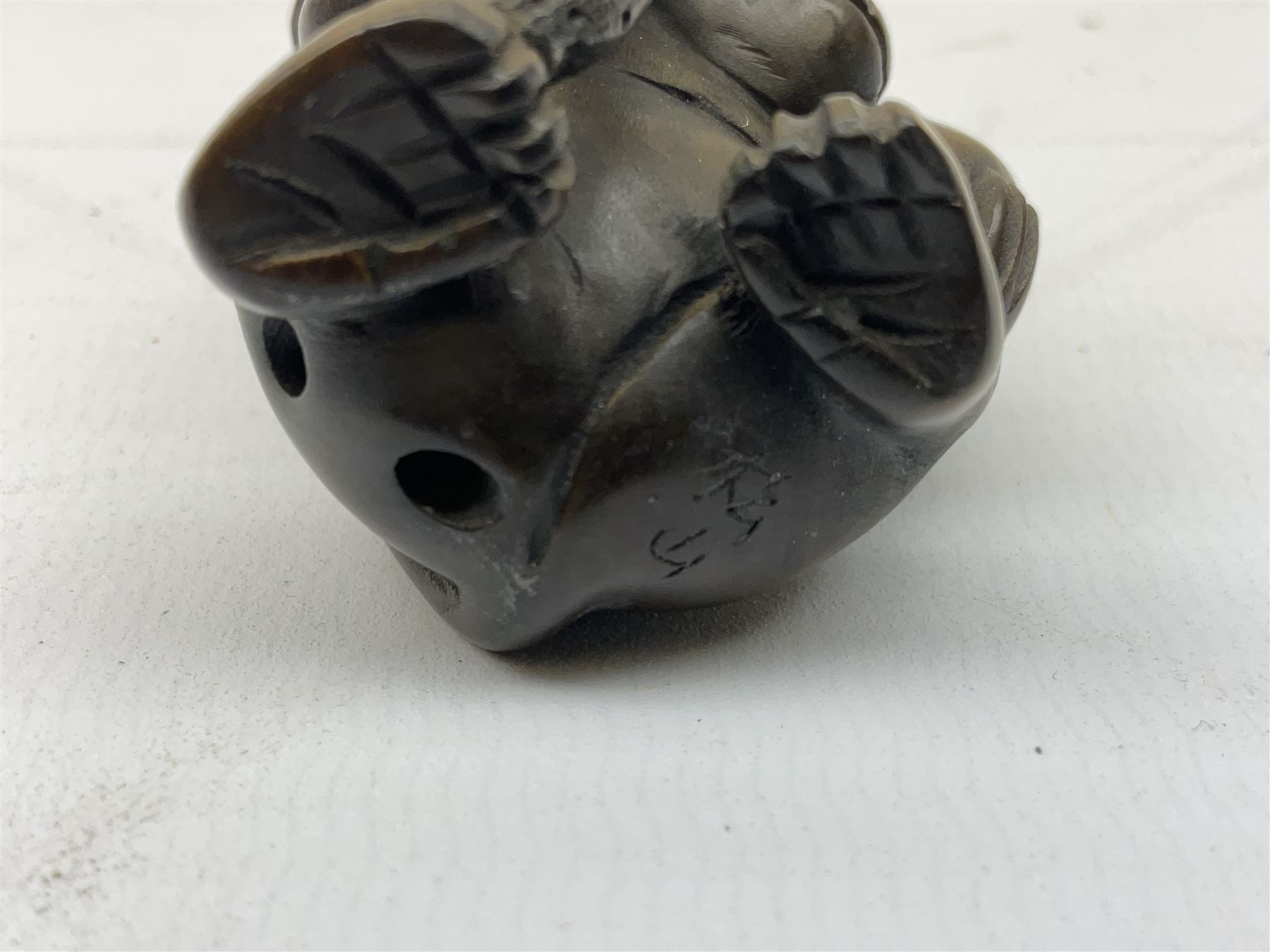 Netsuke in the form of a monkey - Image 2 of 3