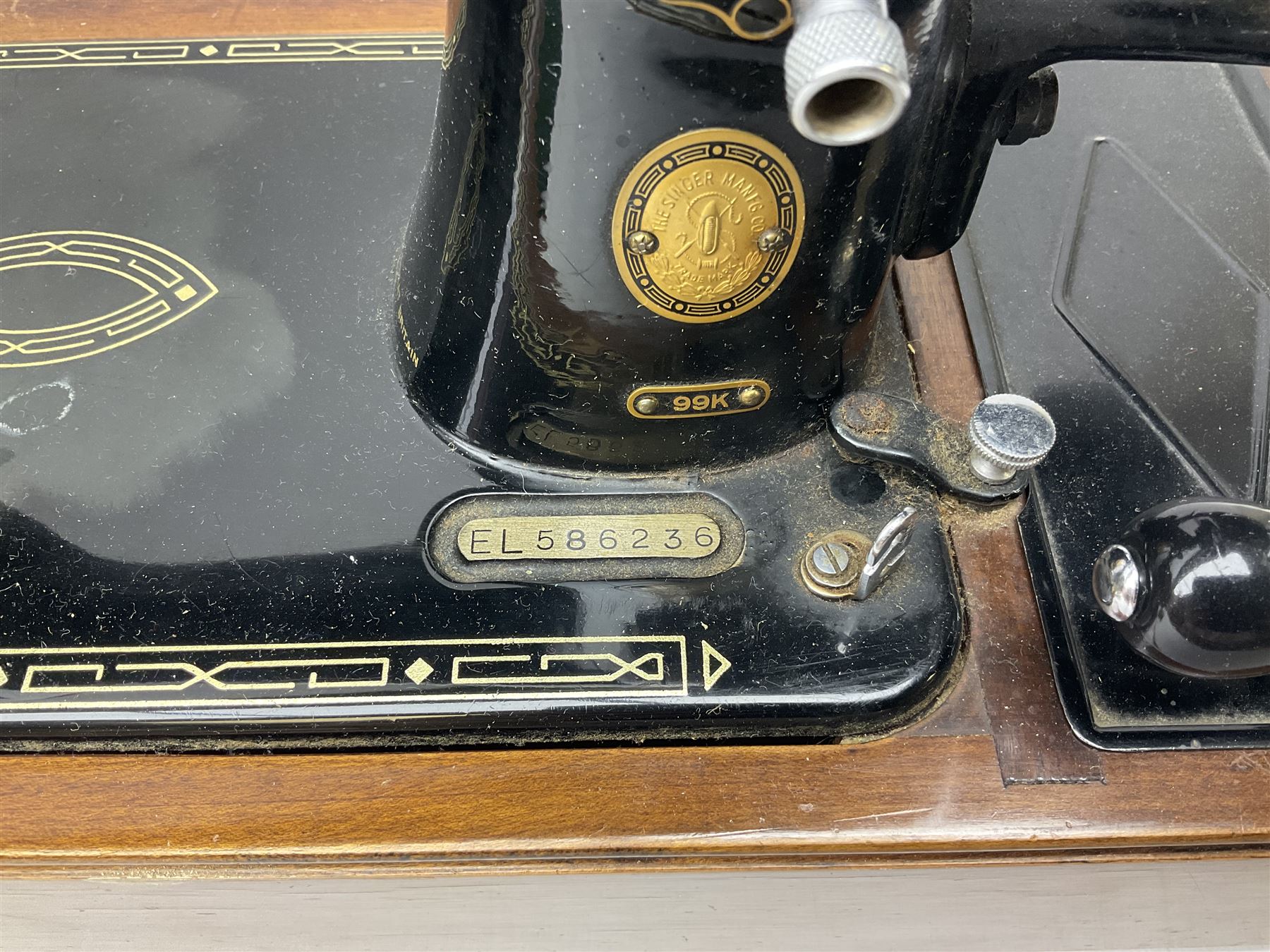 Cased Singer '99K' sewing machine - Image 2 of 6