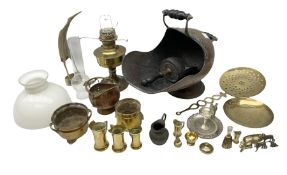 Quantity of brass and copper metalware to include coal scuttle