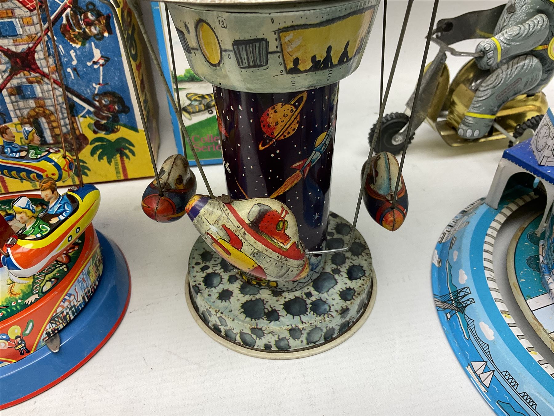Mid 20th century and later tin plate clockwork toys - Image 3 of 8