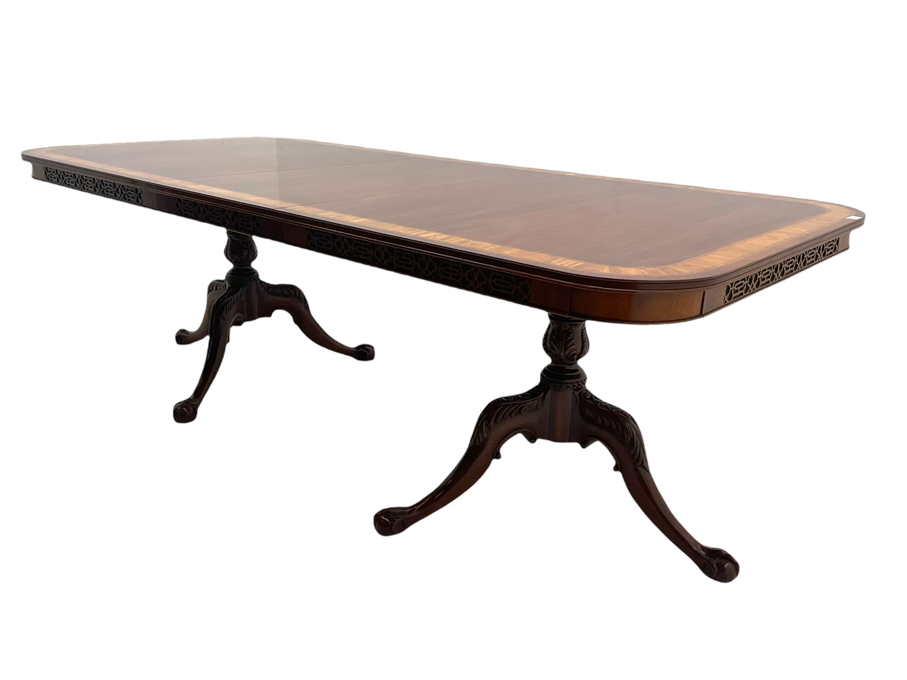 Wade Georgian style mahogany extending dining table with leaf - Image 7 of 27