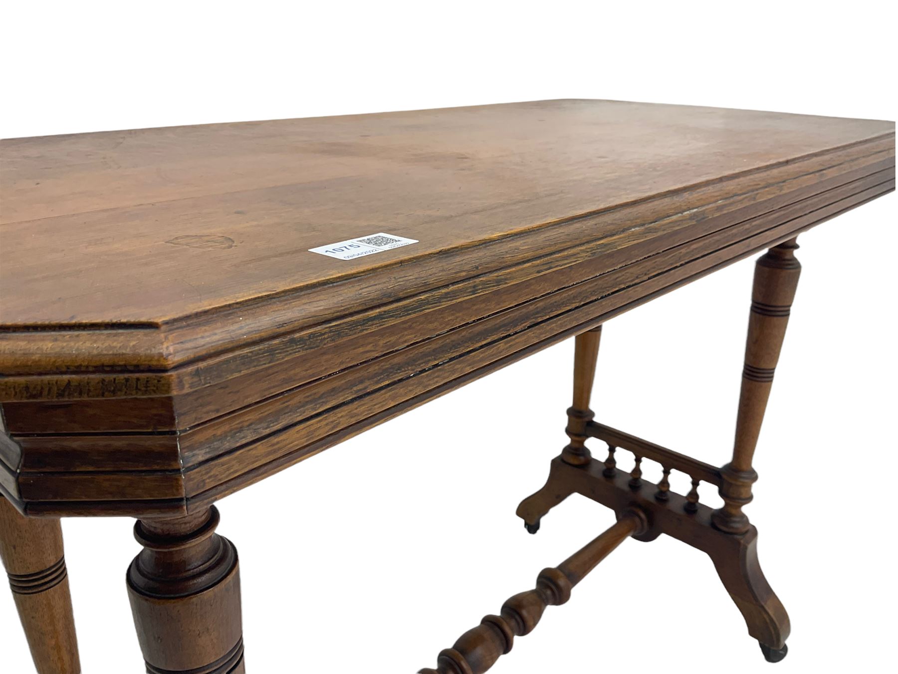 Late Victorian oak side table - Image 4 of 7