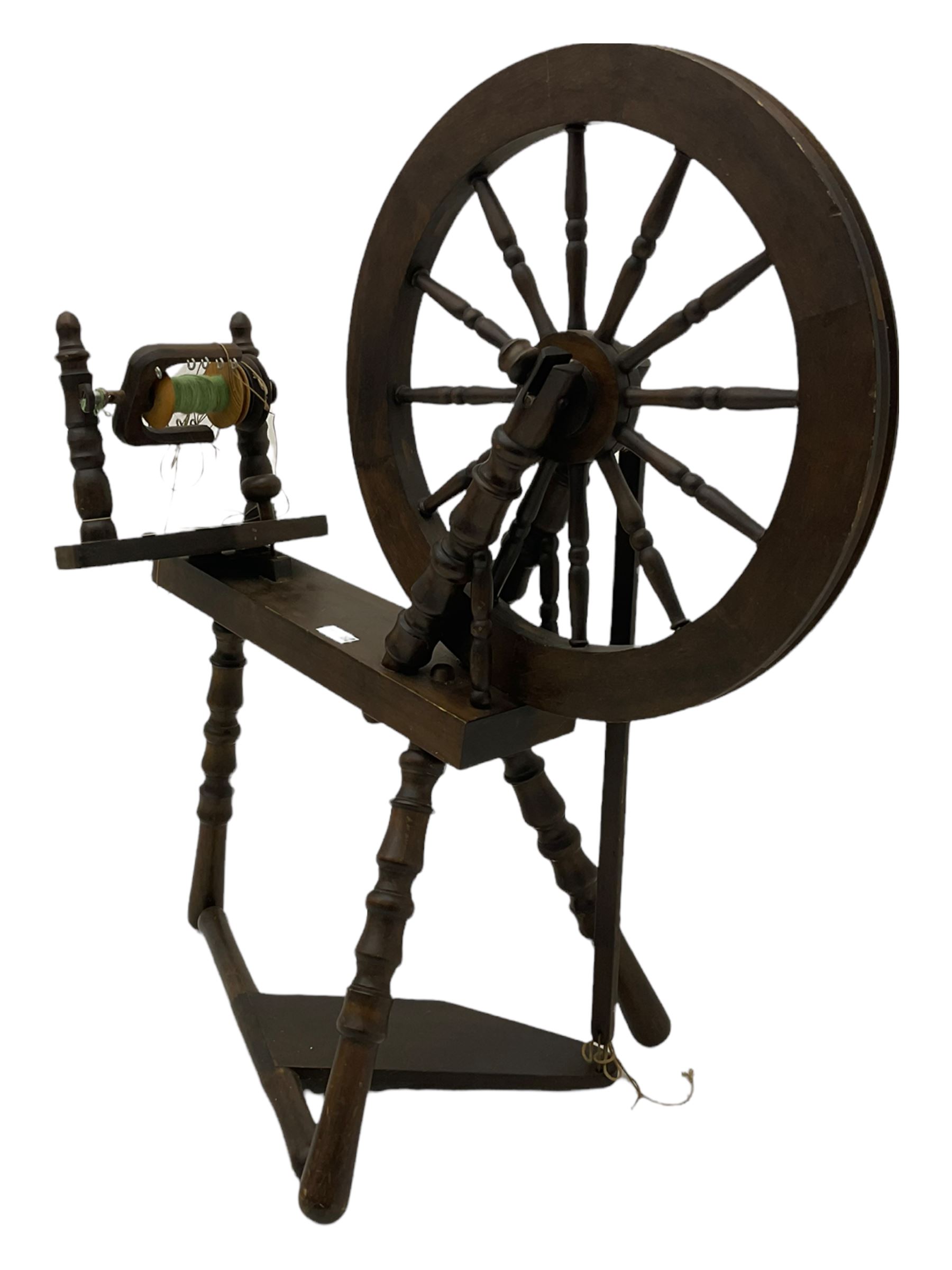 Early 20th century walnut spinning wheel