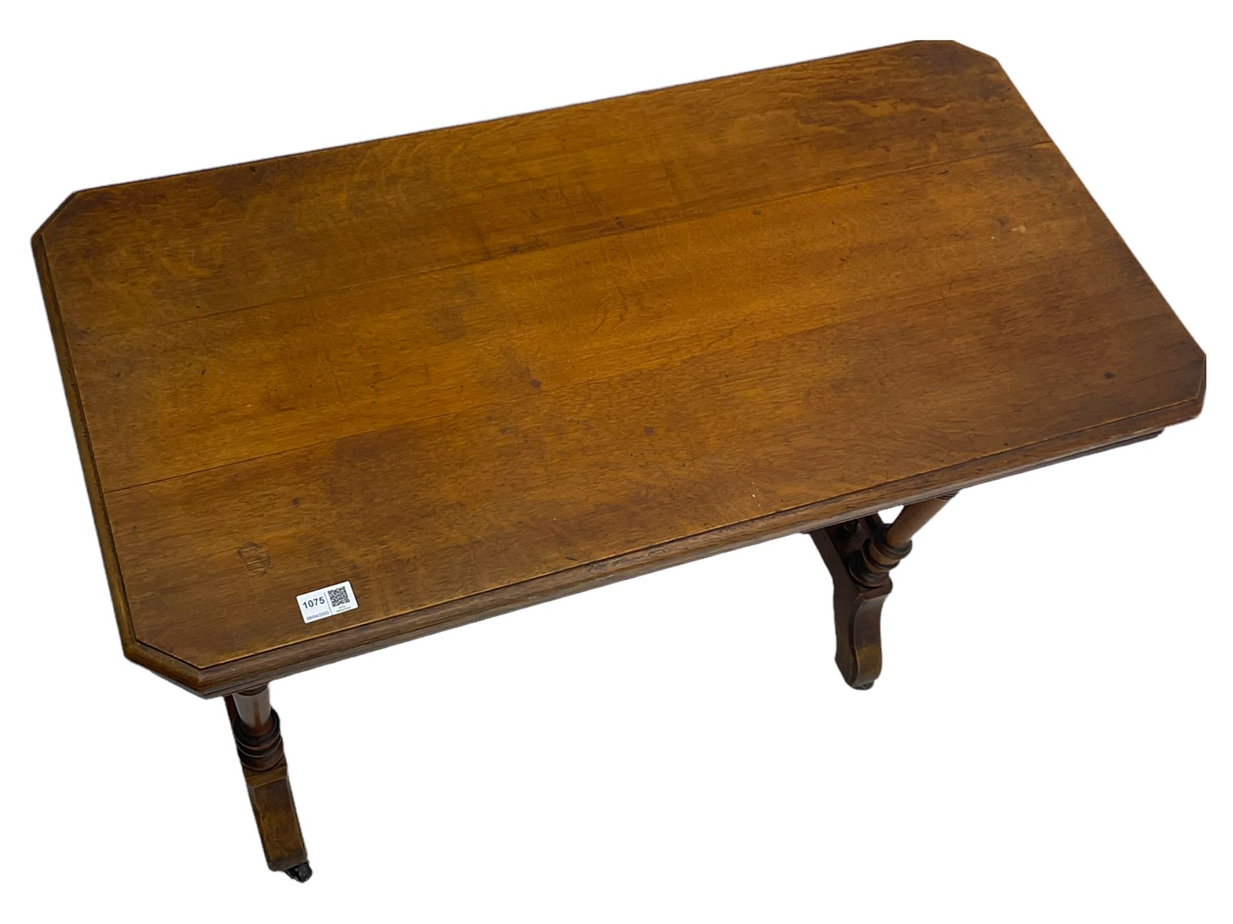 Late Victorian oak side table - Image 5 of 7