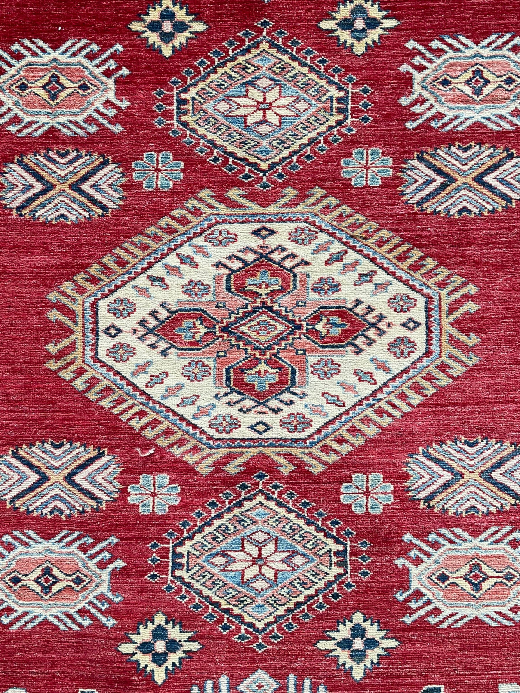 Large red ground carpet - Image 2 of 6