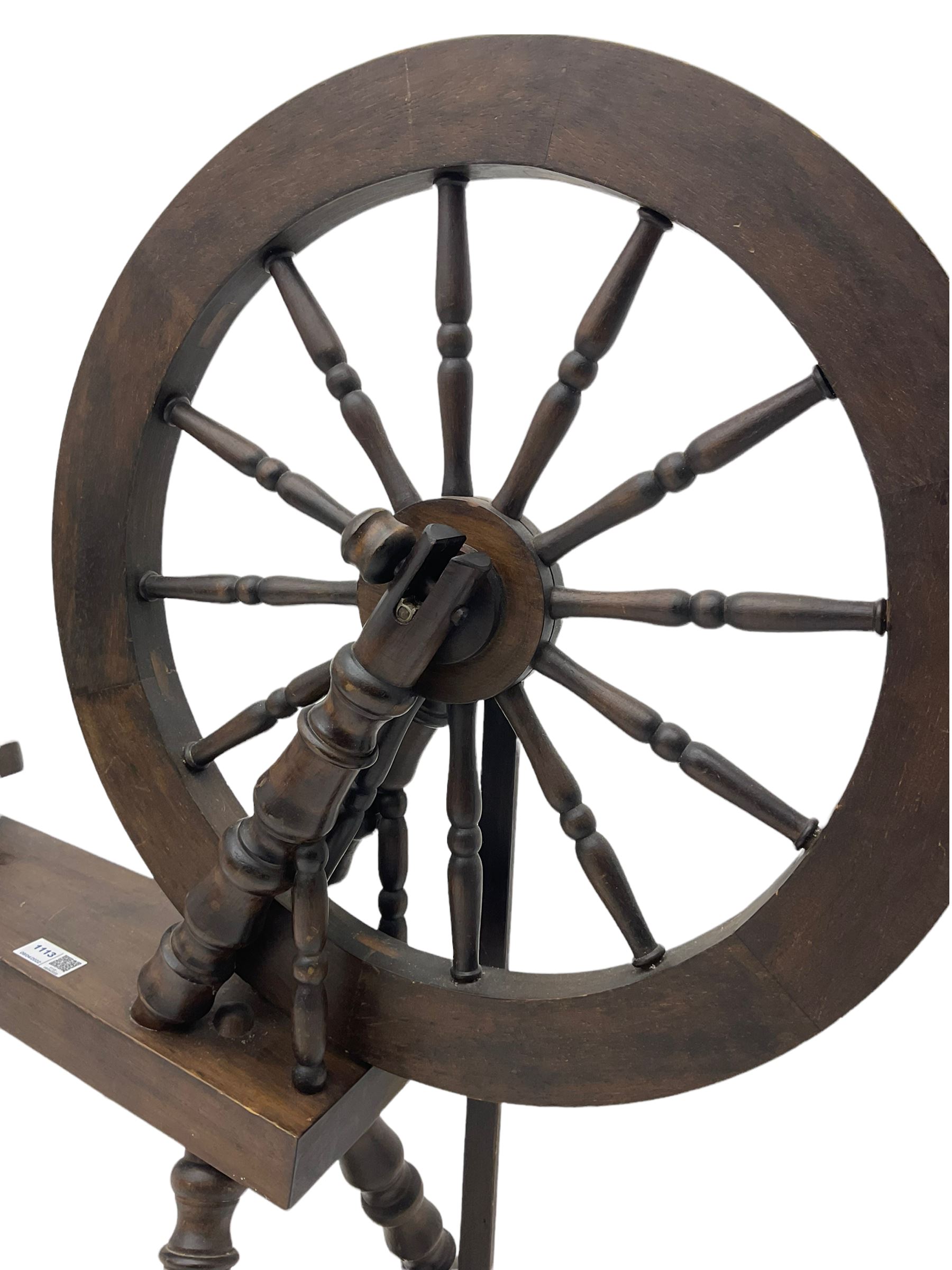 Early 20th century walnut spinning wheel - Image 6 of 6