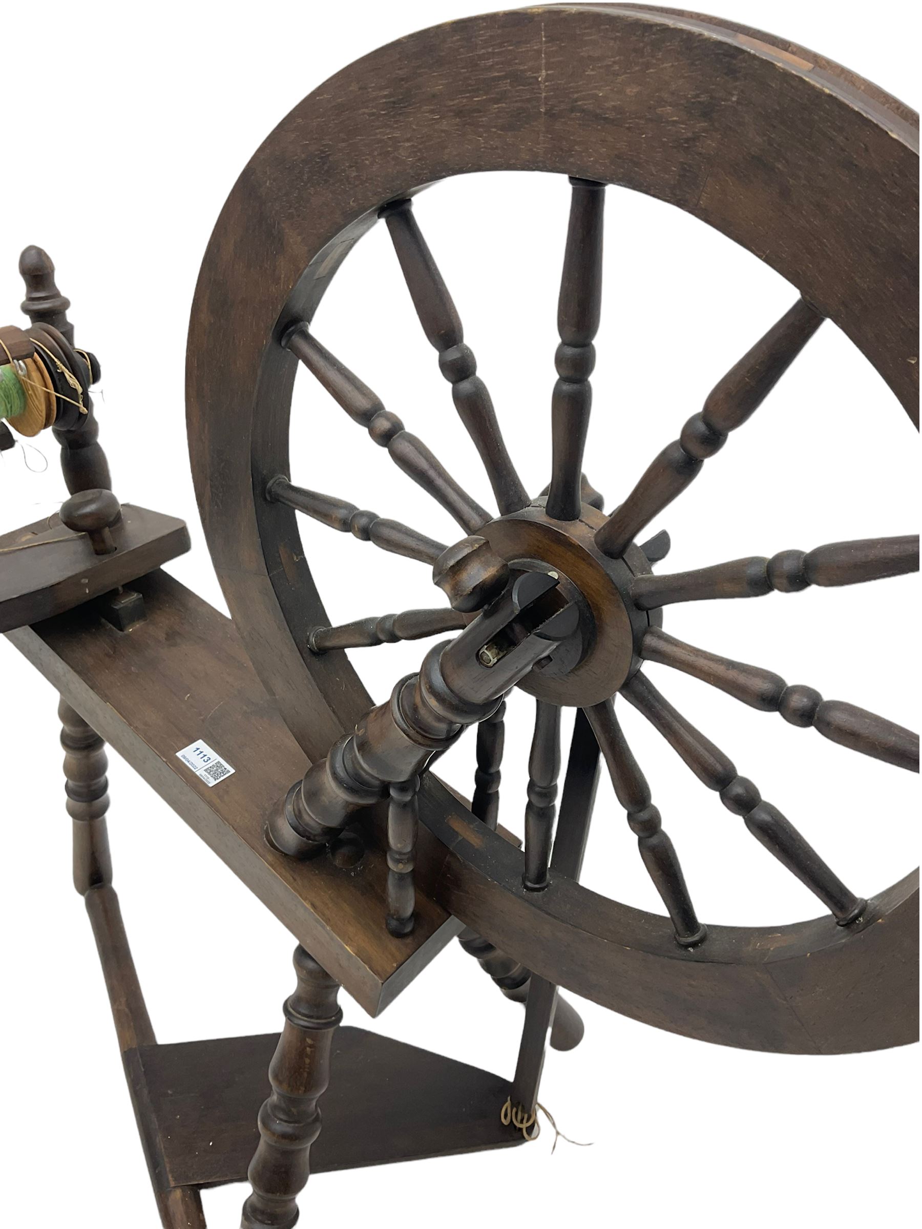 Early 20th century walnut spinning wheel - Image 3 of 6