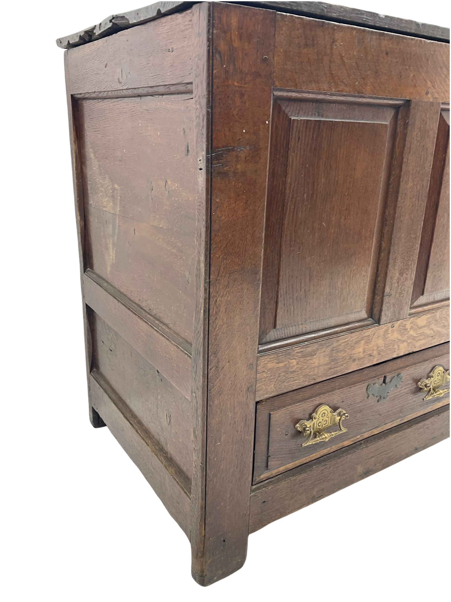 18th century oak mule chest - Image 7 of 10