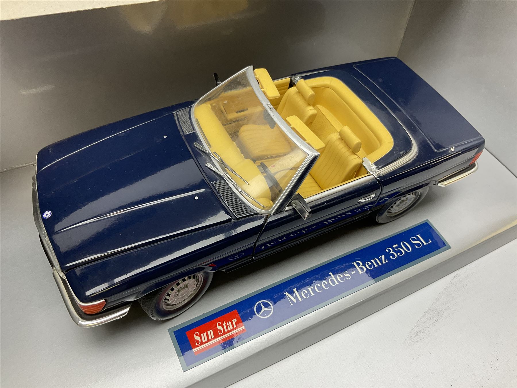 Sun Star - five 1:18 scale die-cast models comprising Ford Lincoln 2000 Limousine Millenium Edition; - Image 2 of 6