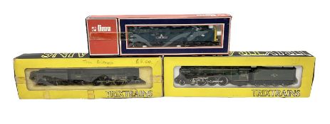 Trix '00' gauge - Class A2 4-6-2 locomotive 'A.H. Peppercorn' No.60525; and Britannia Class 4-6-2 lo