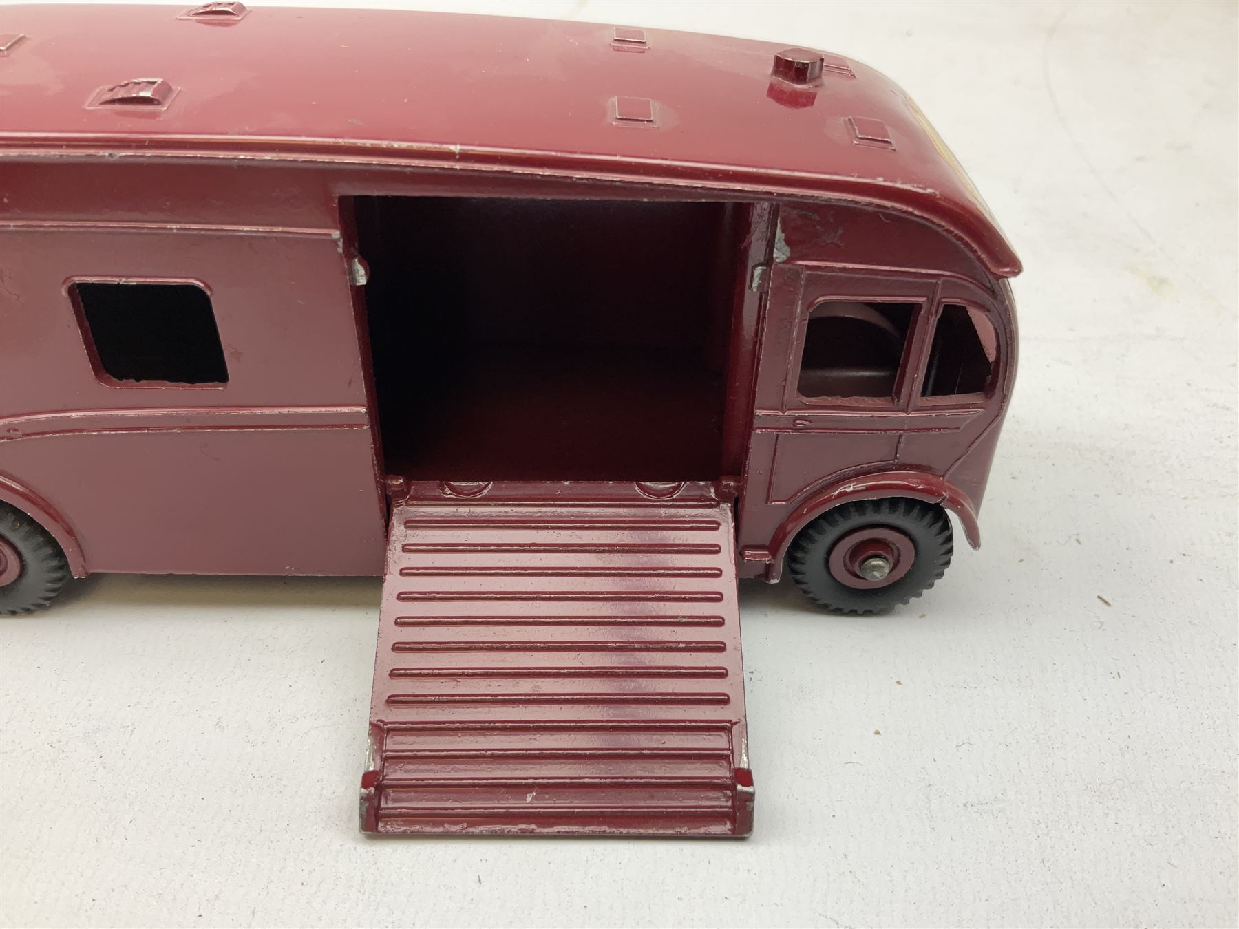 Dinky - Horse Box No.581; boxed - Image 3 of 6