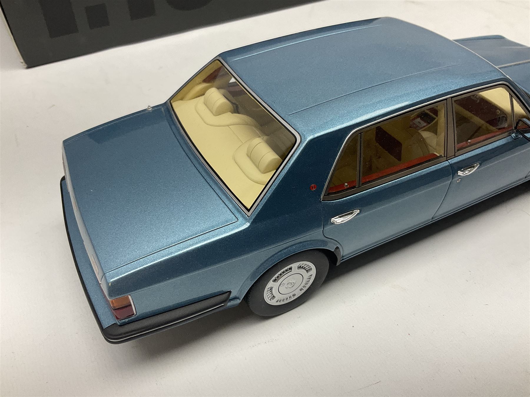 GT Spirit - 1:18 scale Bentley Turbo in Royal Blue; boxed - Image 4 of 6