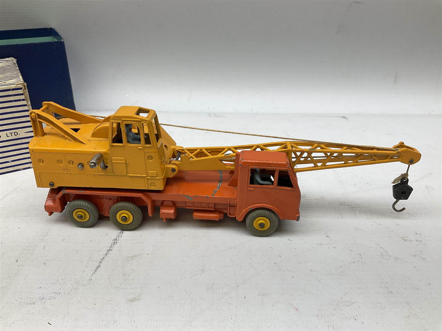 Dinky - Supertoys 20-Ton Lorry mounted Crane 'Coles' No.972; boxed; French made Miniature Road Sign - Image 6 of 8