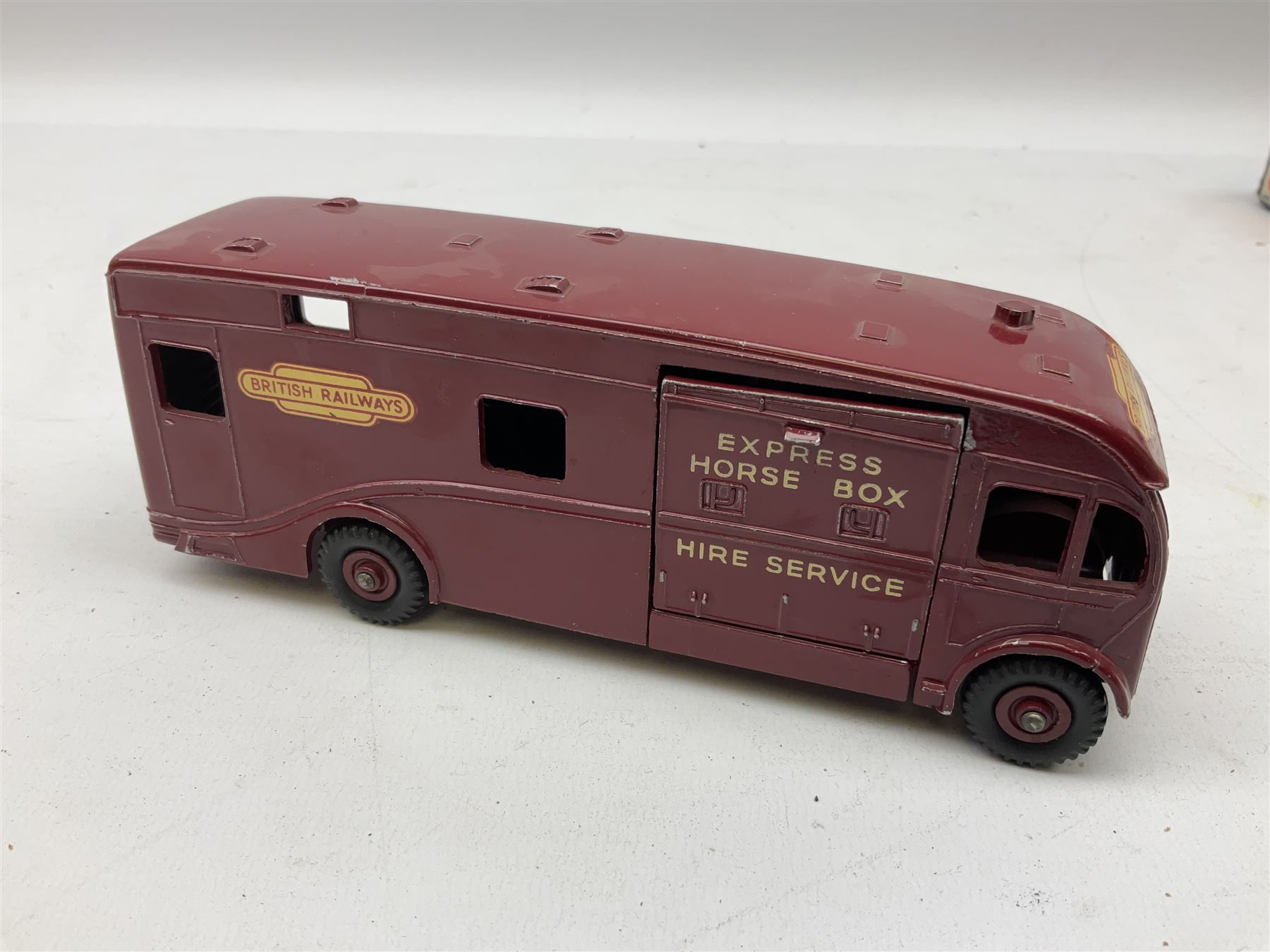 Dinky - Horse Box No.581; boxed - Image 2 of 6