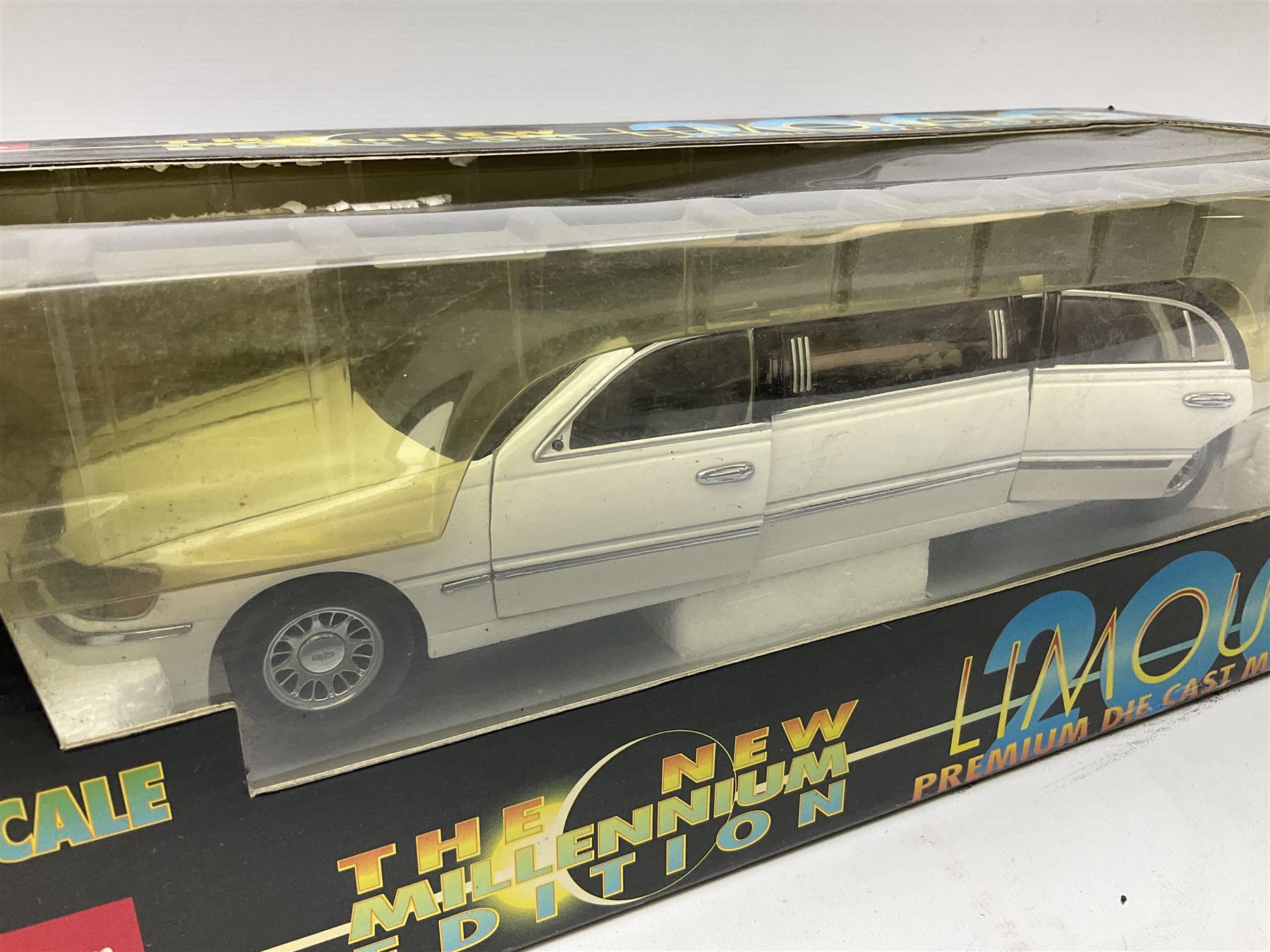 Sun Star - five 1:18 scale die-cast models comprising Ford Lincoln 2000 Limousine Millenium Edition; - Image 5 of 6