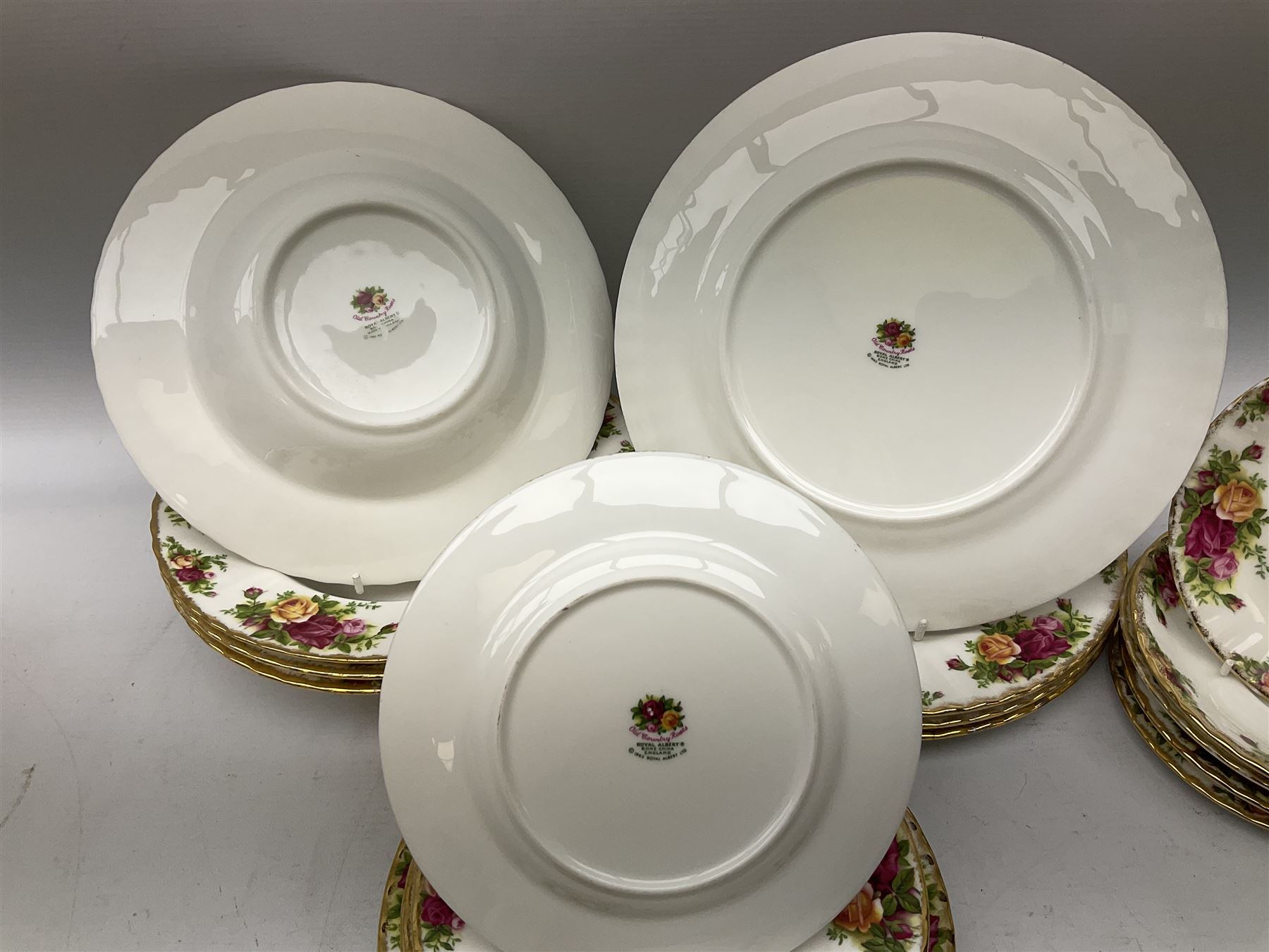 Royal Albert Old Country Roses tea and dinner wares - Image 5 of 5