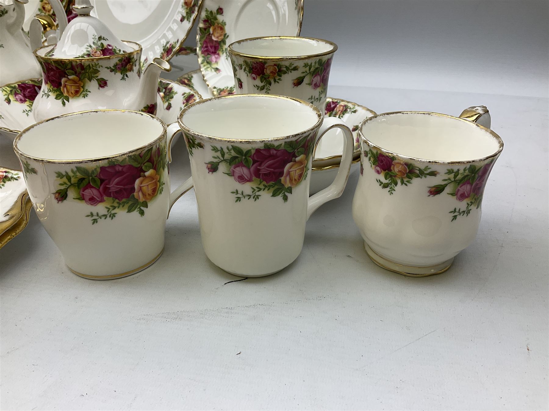 Royal Albert Old Country Roses tea and dinner wares - Image 3 of 5