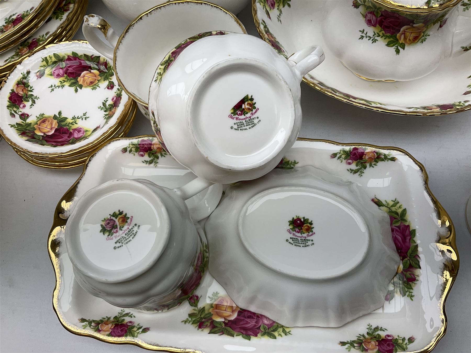 Royal Albert Old Country Roses tea and dinner wares - Image 4 of 5