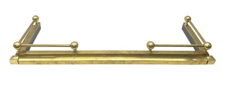 Brass fire curb with spherical finials and tubular rails; internally 122 x 37.5cm