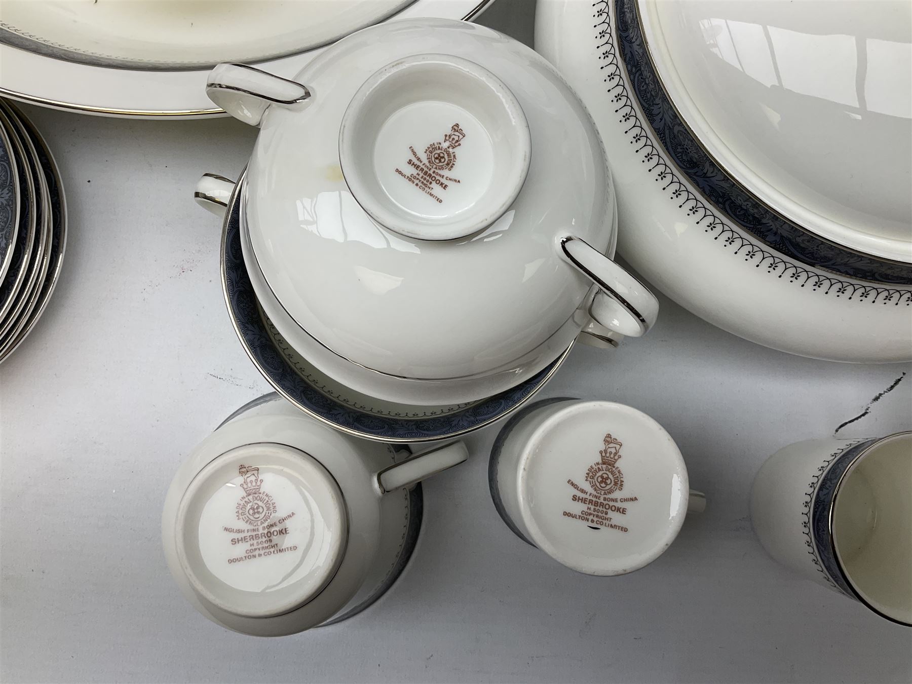 Royal Doulton tea and dinner wares decorated in the 'Sherbrooke' pattern - Image 5 of 6