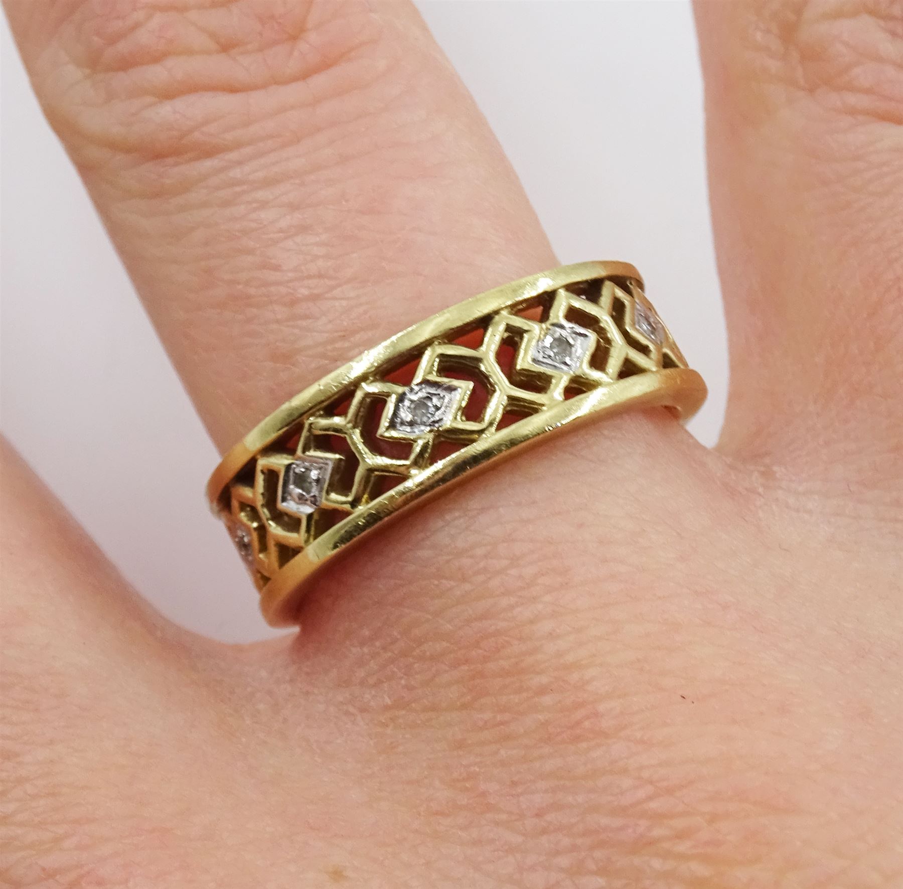 9ct gold pierced abstract design diamond ring - Image 2 of 4