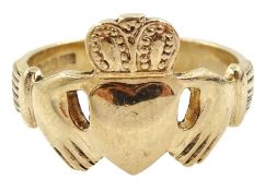 9ct gold Claddagh ring