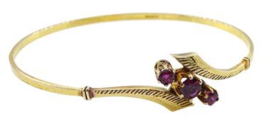 9ct gold three stone round ruby hinged bangle