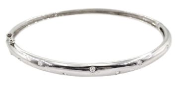 18ct white gold round brilliant cut diamond rubover set hinged bangle