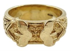 Heavy 9ct gold buckle ring with engraved foliate decoration