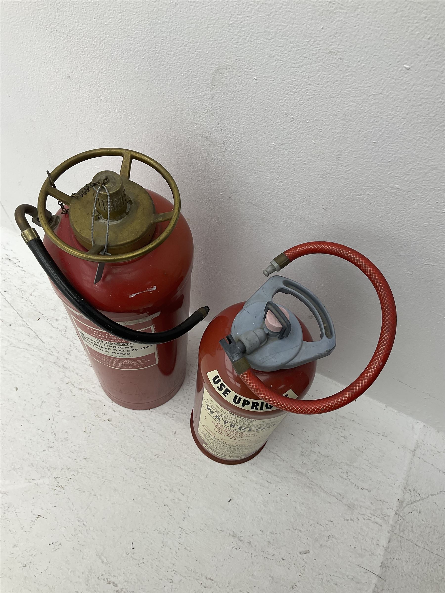 Waterloo fire extinguisher dated 1970 - Image 2 of 2