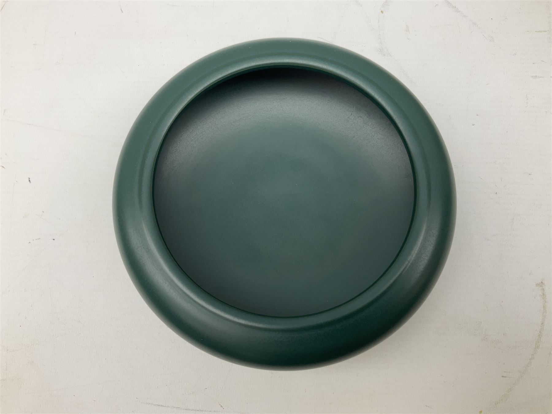 Chinese brush washer of compressed circular form with inverted rim and emerald green tea dust glaze - Image 8 of 10