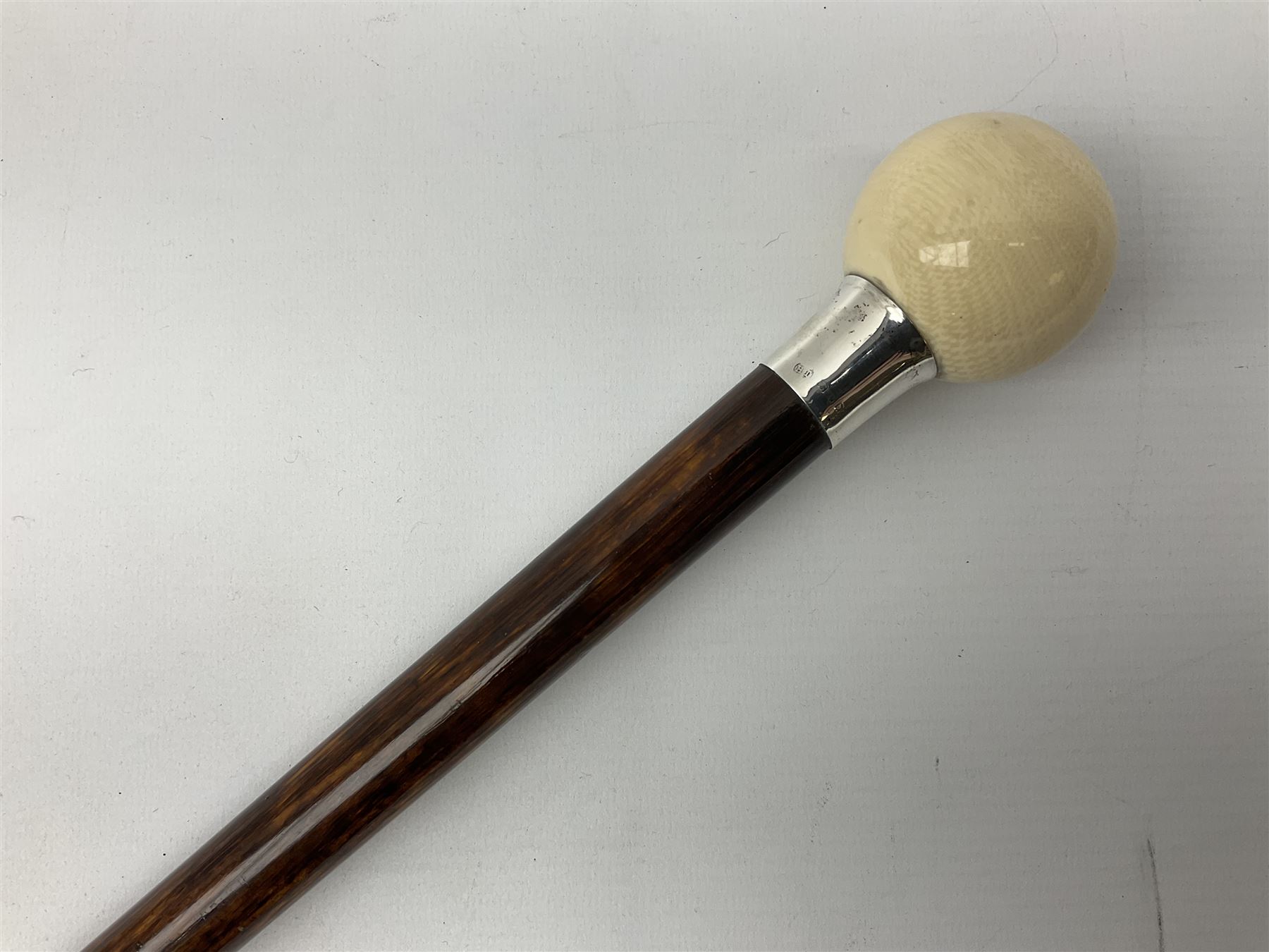 Early 20th century walking cane with turned ivory 'Snooker Ball' handle - Image 2 of 5