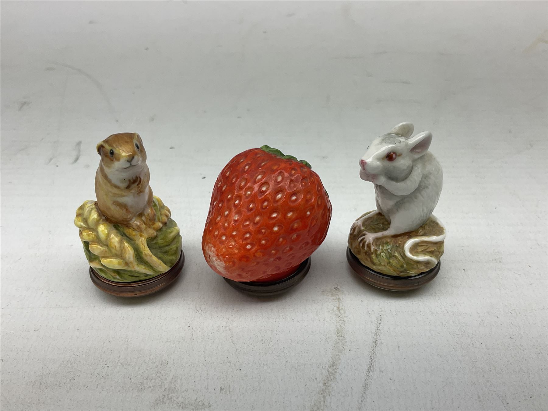 Two Halcyon Days enamel bonbonnieres modelled as mice - Image 2 of 9