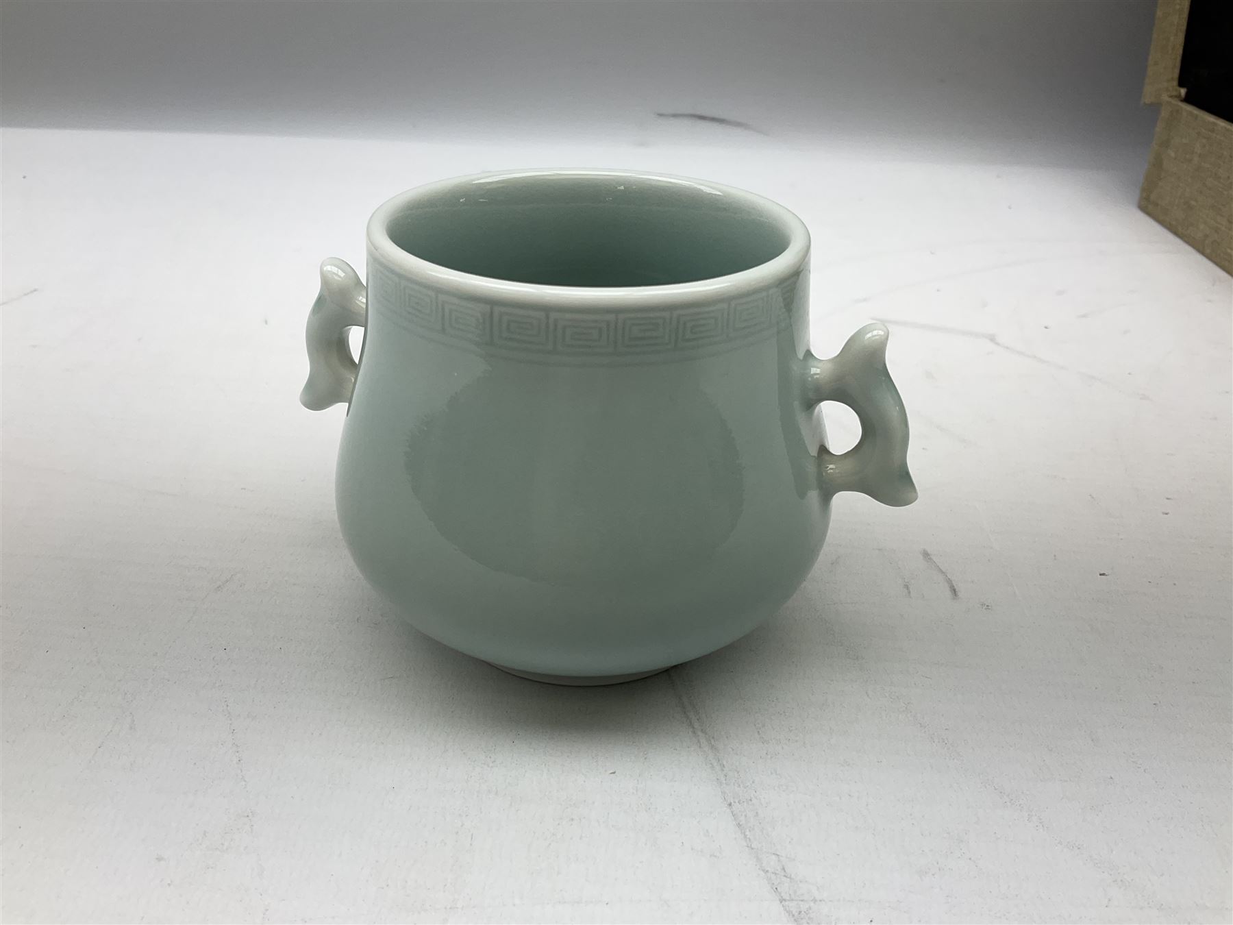 Chinese brush washer of compressed circular form with inverted rim and emerald green tea dust glaze - Image 4 of 10
