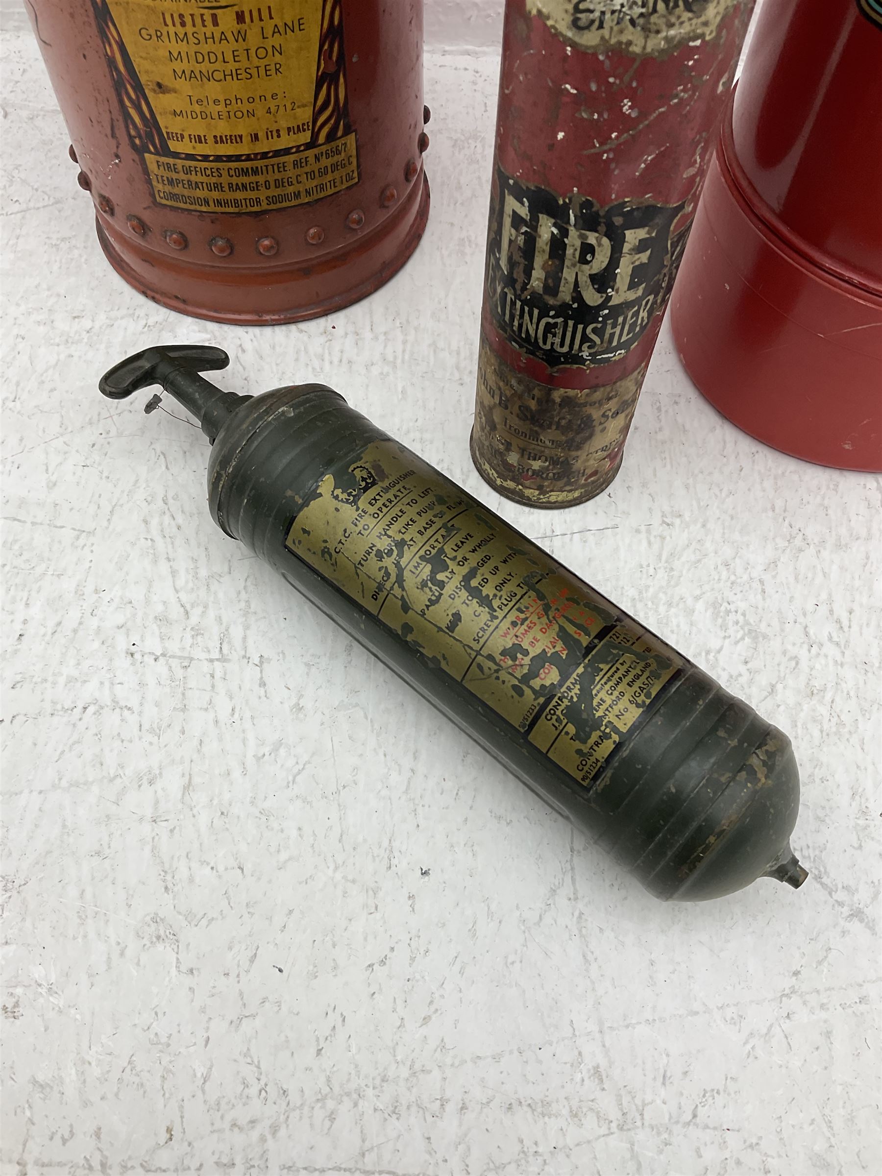 Early 20th century Kyl Fyre dry powder fire extinguisher - Image 4 of 5