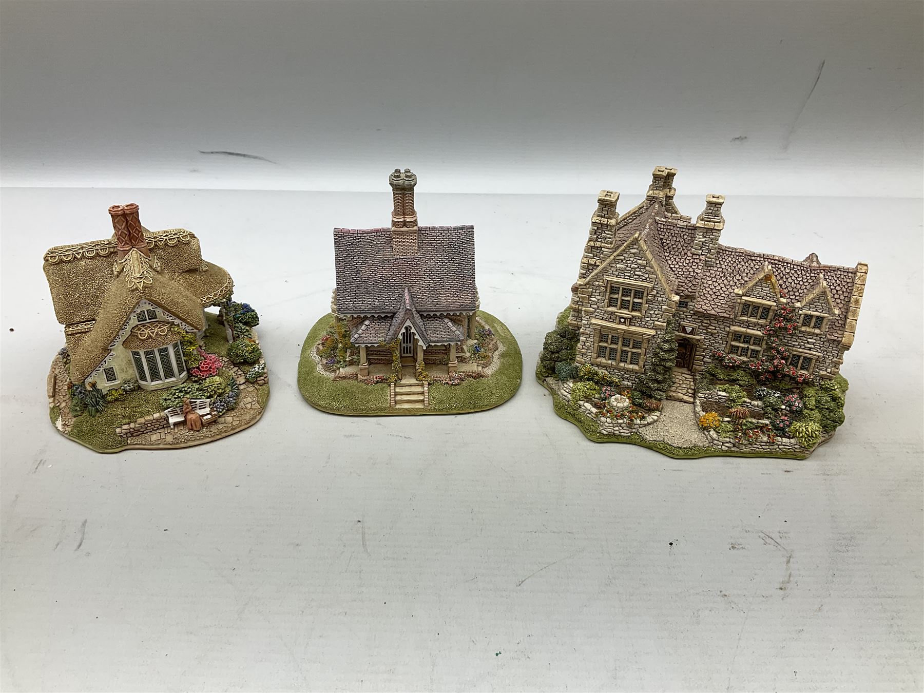 Sixteen Lilliput Lane models from The British / English Collection - Image 5 of 7