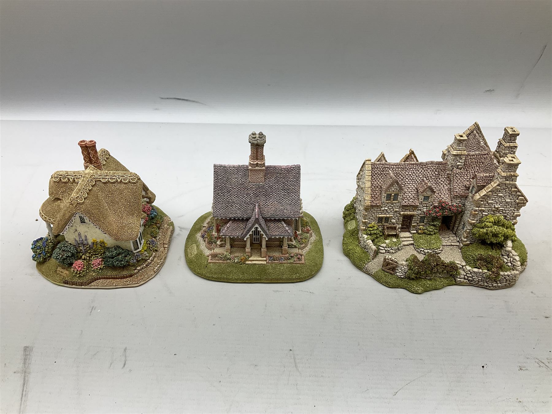 Sixteen Lilliput Lane models from The British / English Collection - Image 6 of 7