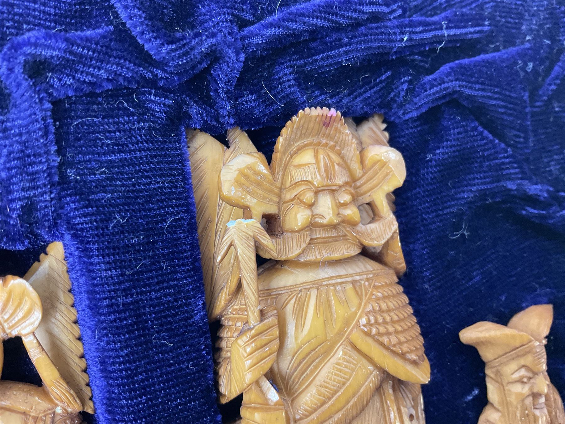 Chinese resin chess set - Image 3 of 7