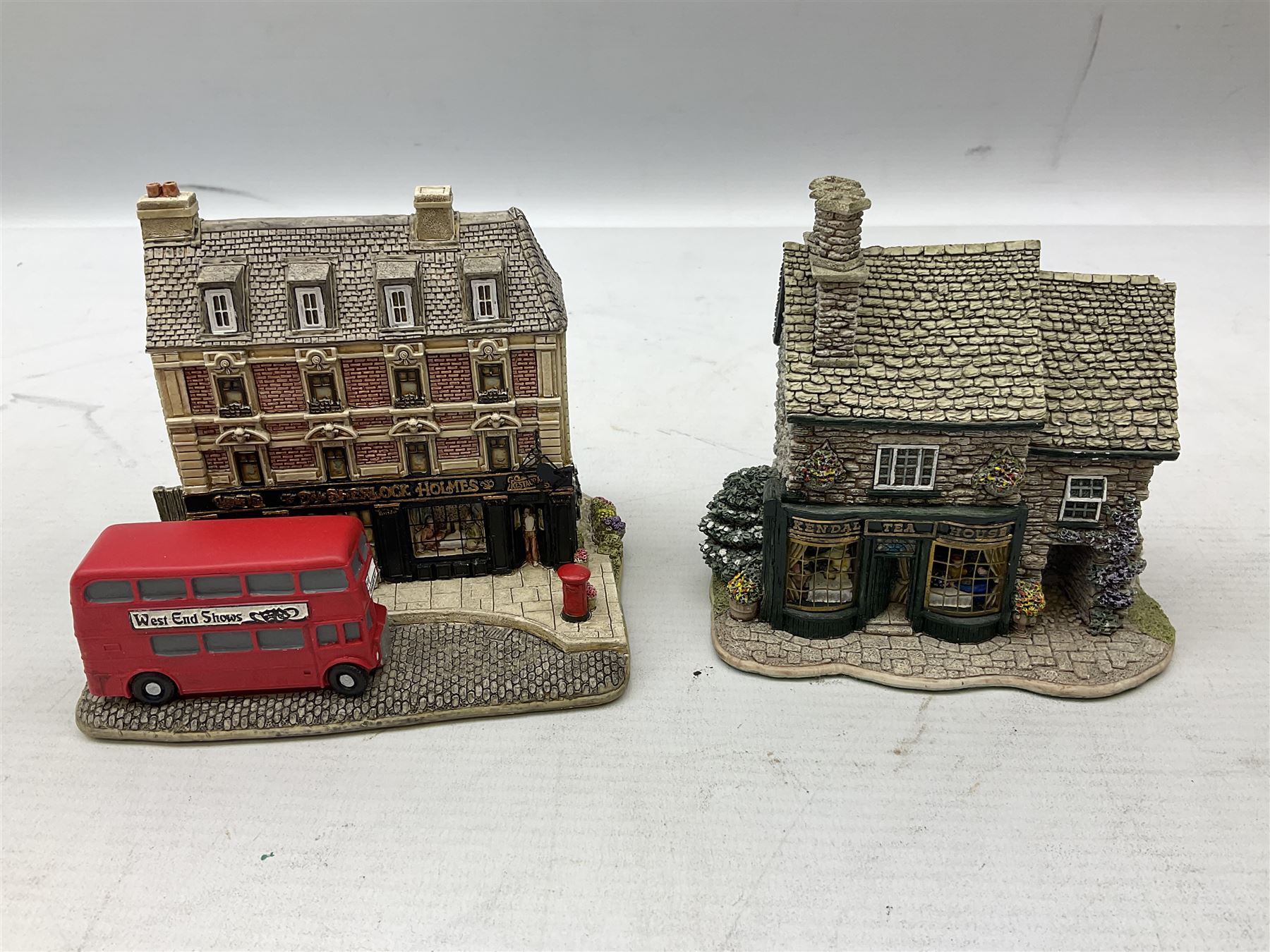 Fourteen Lilliput Lane cottages to include 'Diamond Cottage' - Image 5 of 10