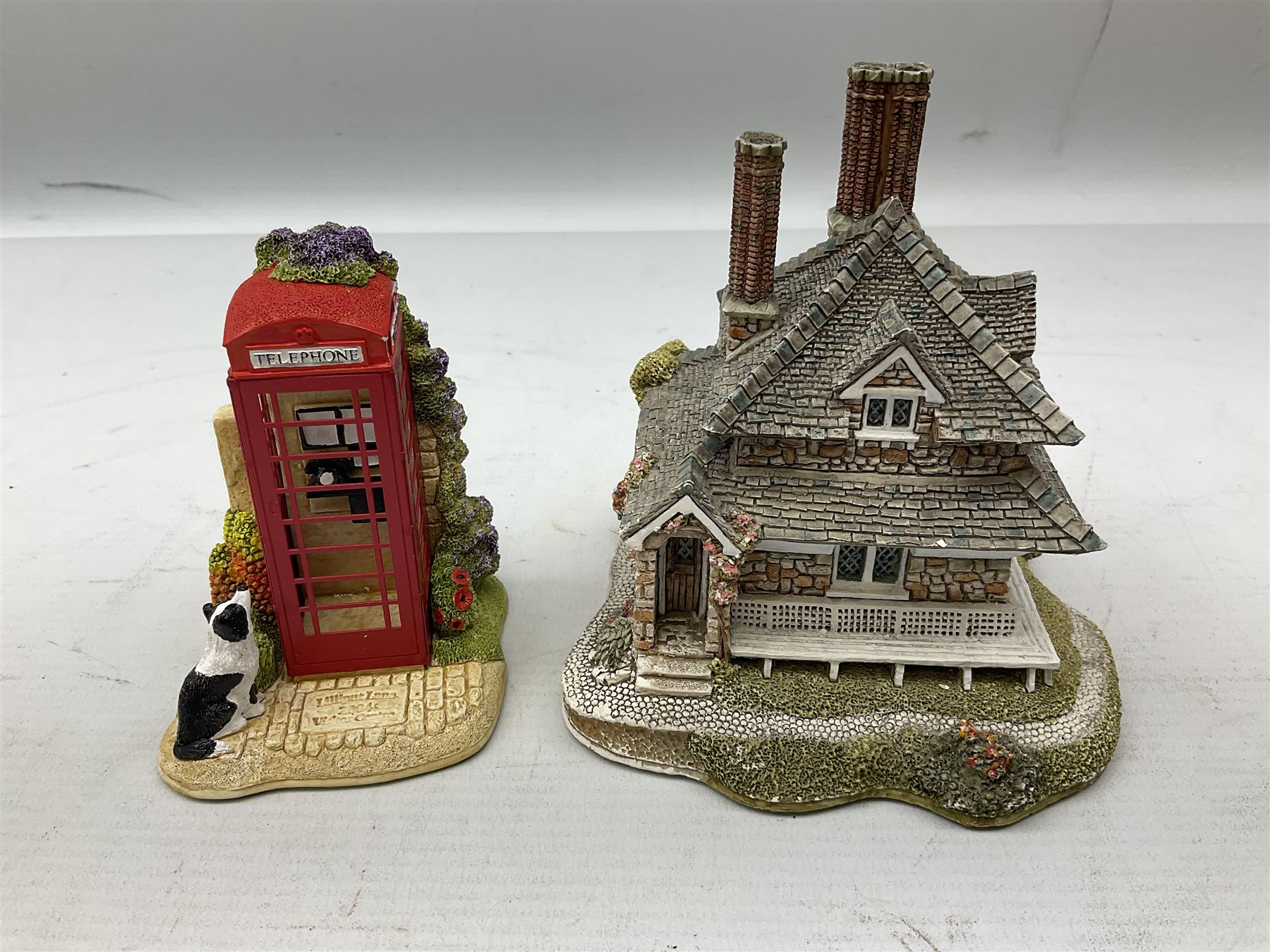 Fourteen Lilliput Lane cottages to include 'Diamond Cottage' - Image 8 of 10