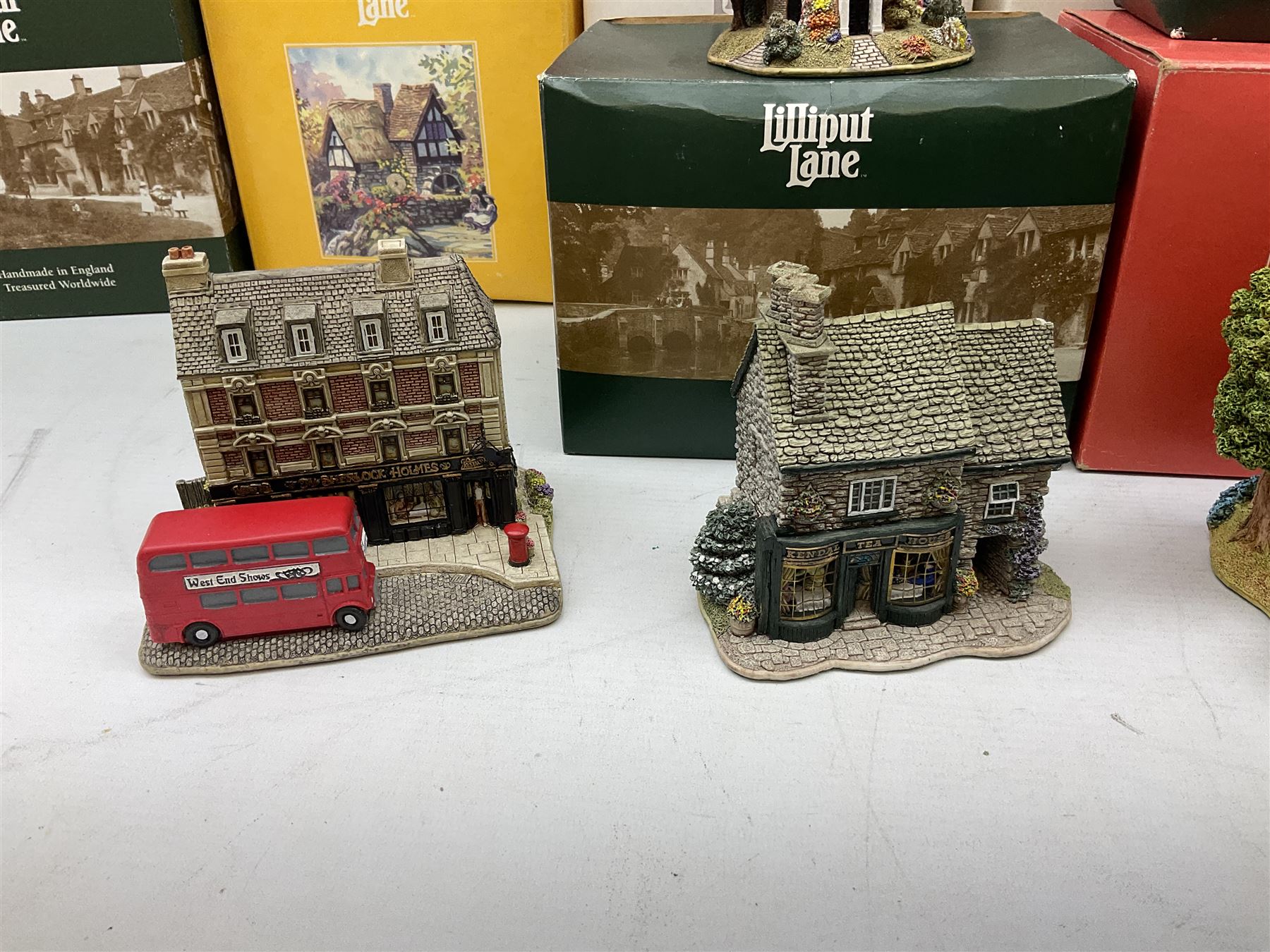 Fourteen Lilliput Lane cottages to include 'Diamond Cottage' - Image 3 of 10