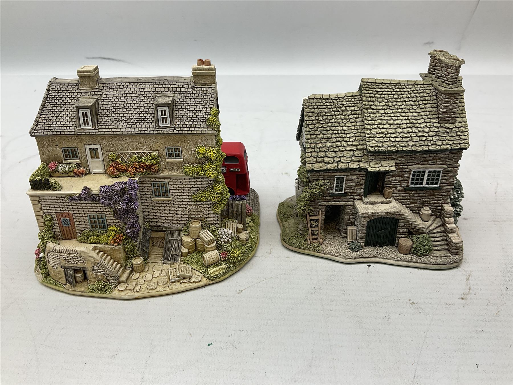 Fourteen Lilliput Lane cottages to include 'Diamond Cottage' - Image 6 of 10