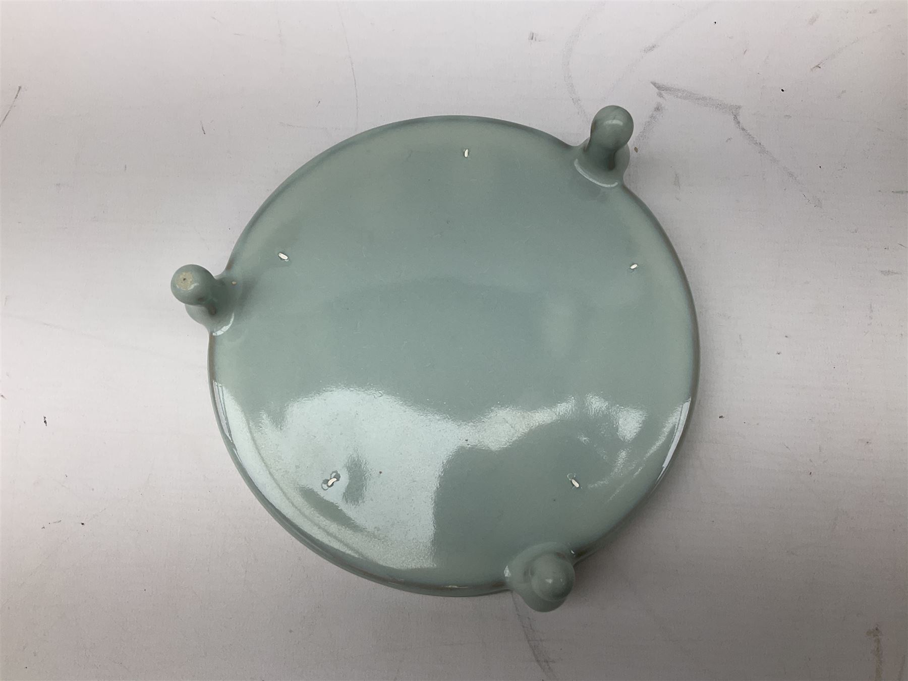 Chinese brush washer of compressed circular form with inverted rim and emerald green tea dust glaze - Image 3 of 10